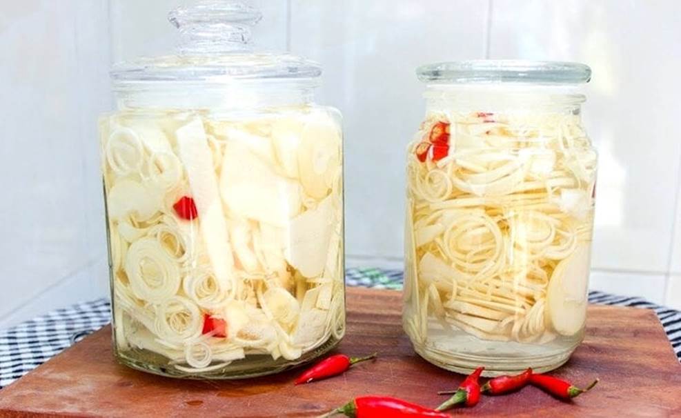Mẹo ngâm măng ớt trắng giòn đơn giản-2