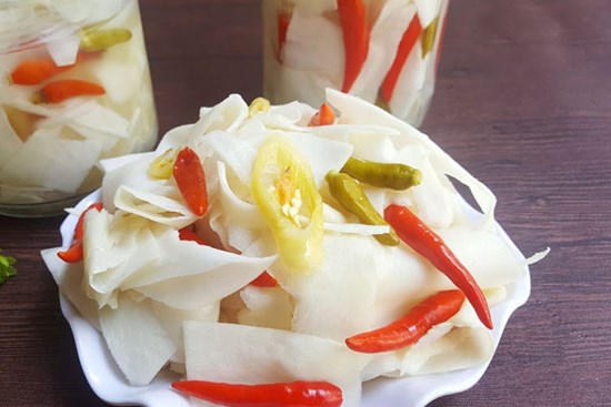 Mẹo ngâm măng ớt trắng giòn đơn giản