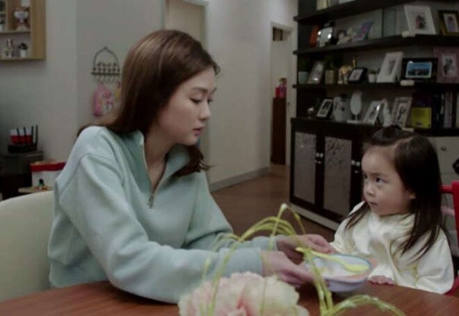 Con gái phát hiện cuốn album ảnh trong tủ quần áo liền khóc thét, tôi mở ra xem thì vỡ lẽ-2