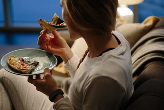 Ăn đêm có bị đột quỵ?