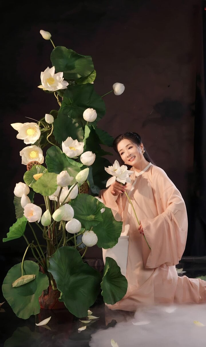 NSƯT Thanh Thanh Hiền tuổi U60: Nhan sắc lão hoá ngược, ngày càng trẻ đẹp-8