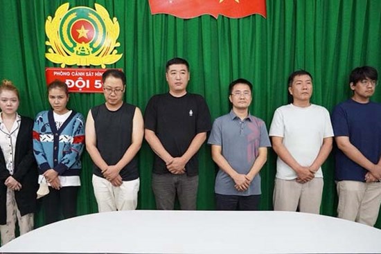Nhà hàng cho nhân viên bán dâm, thu 10 tỷ sau 2 tháng hoạt động