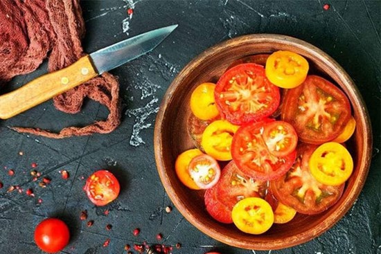 Cà chua ăn sống hay nấu chín tốt hơn?