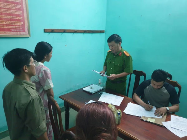 Cô gái lừa gần 600 triệu đồng của 2 chủ tiệm vàng với thủ thuật đơn giản-2