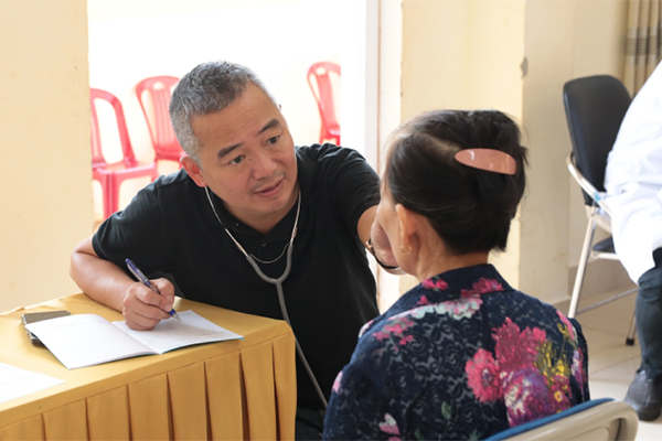 PGS Nguyễn Lân Hiếu phanh phui cú lừa lọc máu ngừa đột quỵ-4