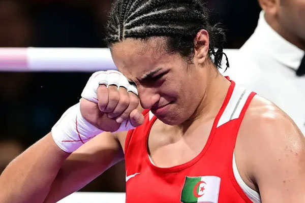 Ngã gãy cổ chân, võ sĩ 47 tuổi vẫn đòi đánh tiếp-1