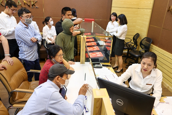 Vay nợ vàng, đứng ngồi không yên vì không mua được vàng trả nợ-1