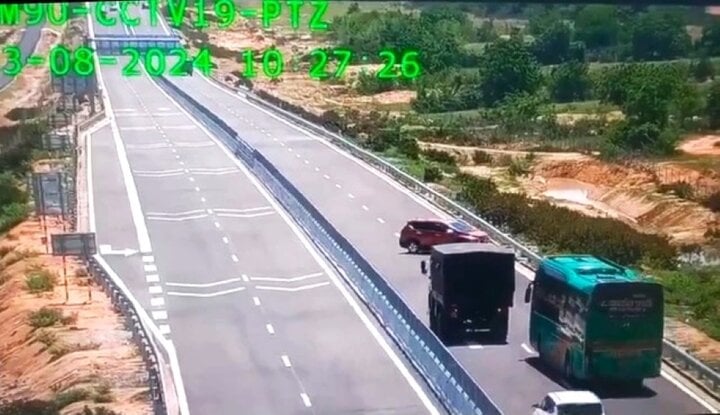 Thi rớt bằng lái ô tô, tài xế chạy ngược chiều trên cao tốc Cam Lâm – Vĩnh Hảo-1