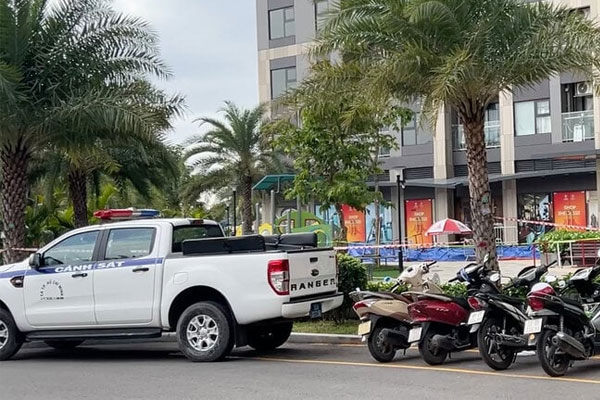 Phát hiện thi thể người đàn ông trong ngõ ở Tạ Quang Bửu, nghi do rơi tầng cao-2