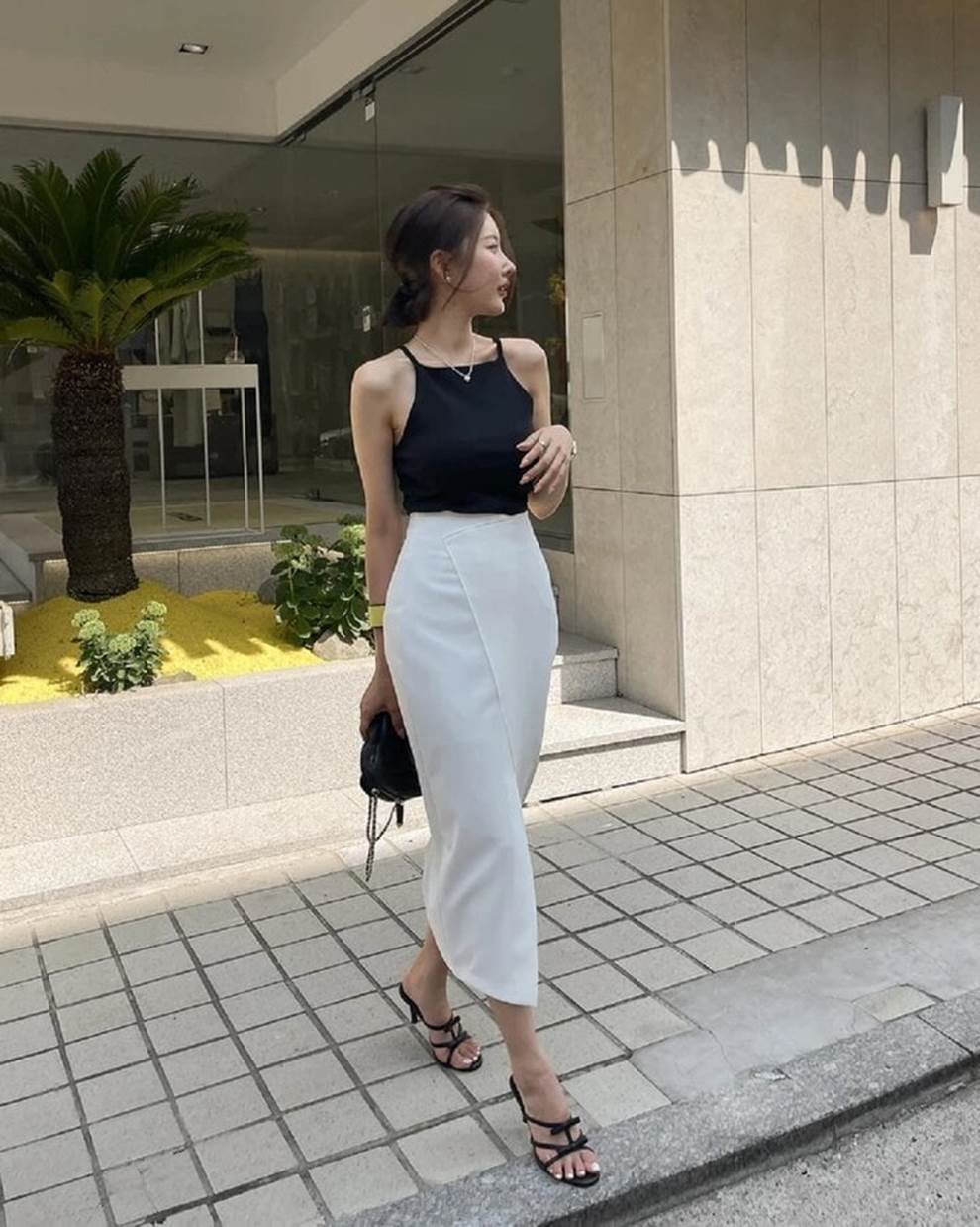 Gợi ý loạt cách mix chân váy sáng màu chuẩn đẹp và trẻ trung-3