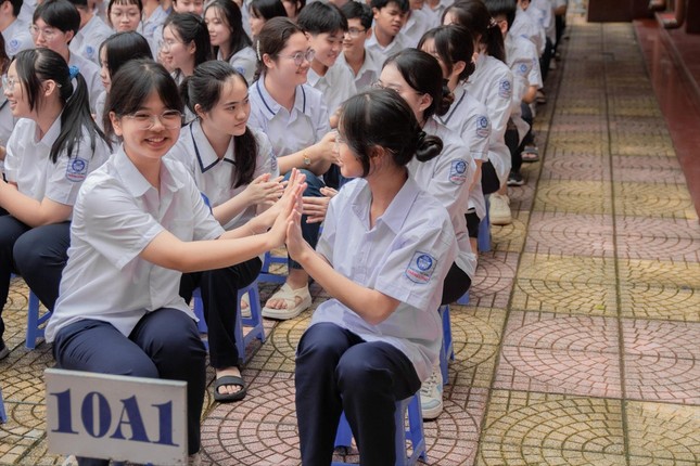 Thanh tra đột xuất chấm thi vào lớp 10 ở Hải Phòng: Một số bài thi có dấu hiệu bất thường-1