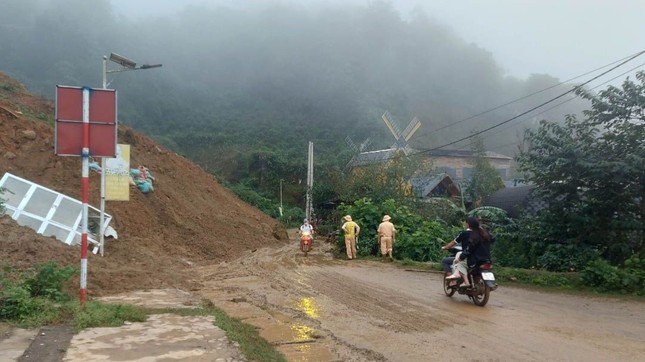 Sạt lở trong đêm ở Sơn La vùi lấp cả gia đình, một cháu bé tử vong-2