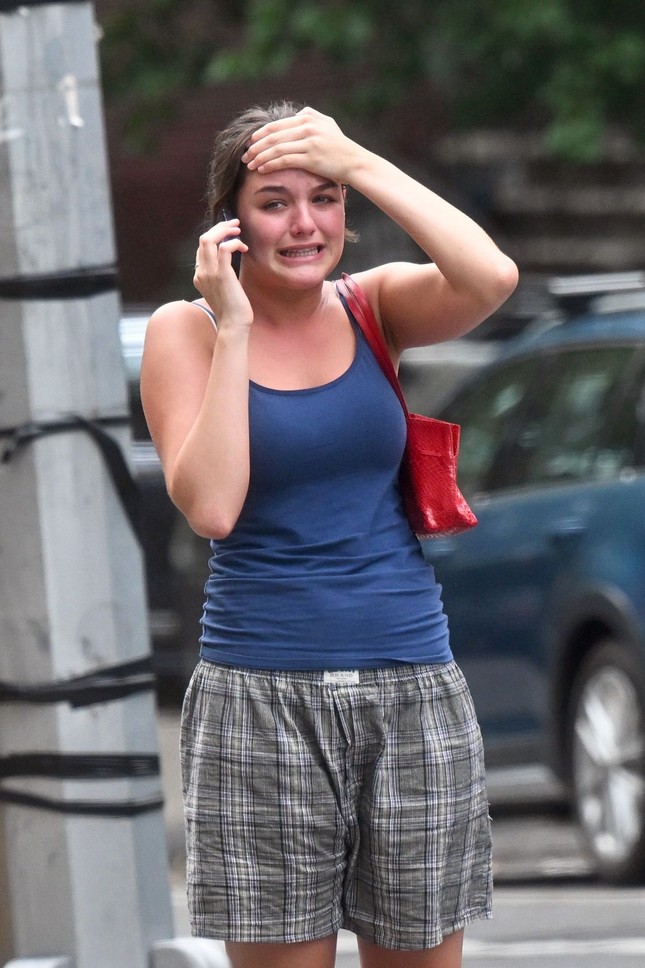 Suri Cruise khóc nức nở trên đường phố-3