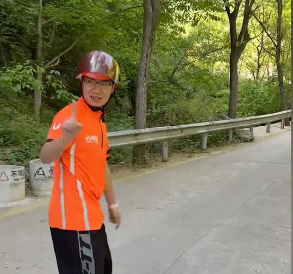 Hận bạn trai cũ, cô gái bỏ tiền triệu thuê shipper leo núi, phá ổ khóa tình yêu-2