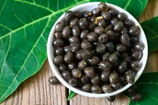 Thói quen ăn hạt đu đủ hàng ngày có thể cải thiện sức khỏe như thế nào?