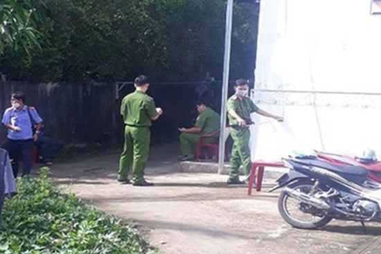 Truy tìm đối tượng tỏ tình không được, đâm 