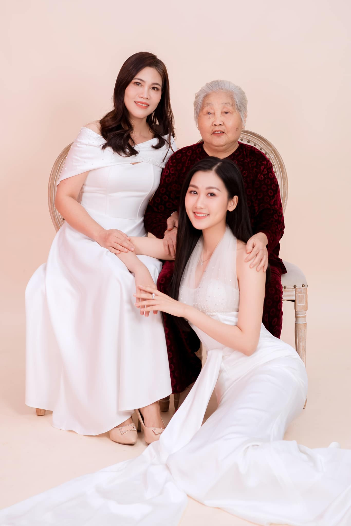 Hoa hậu Quế Anh: Gia đình tôi có truyền thống cách mạng, bố mẹ đều là Đảng viên-3