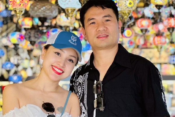 Con chung con riêng nhà Vân Hugo và chồng đại gia ứng xử với nhau như thế nào?-5