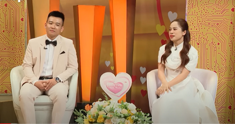 Bị vợ từ chối chuyện ấy, chồng bực tức đập vỡ 2 chiếc điện thoại-1