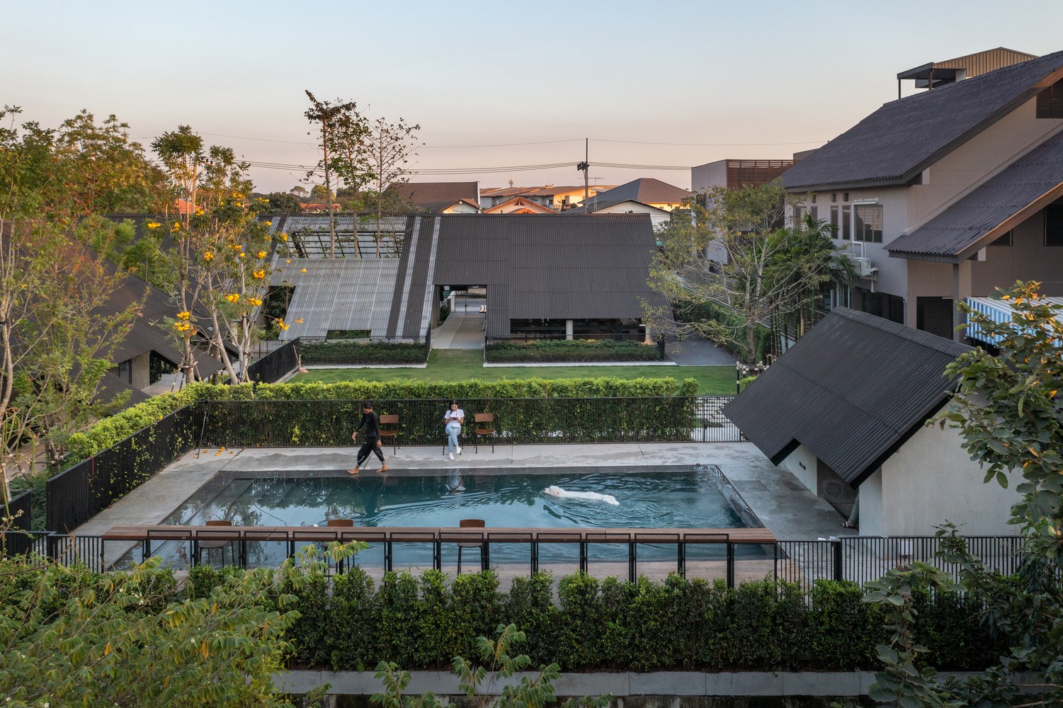 Độc đáo kiểu nhà mái Thái cho gia đình thích nuôi thú cưng-15