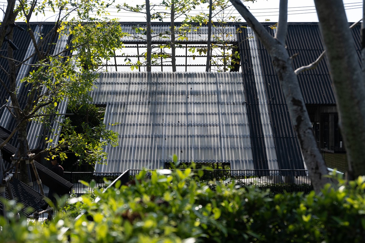 Độc đáo kiểu nhà mái Thái cho gia đình thích nuôi thú cưng-20