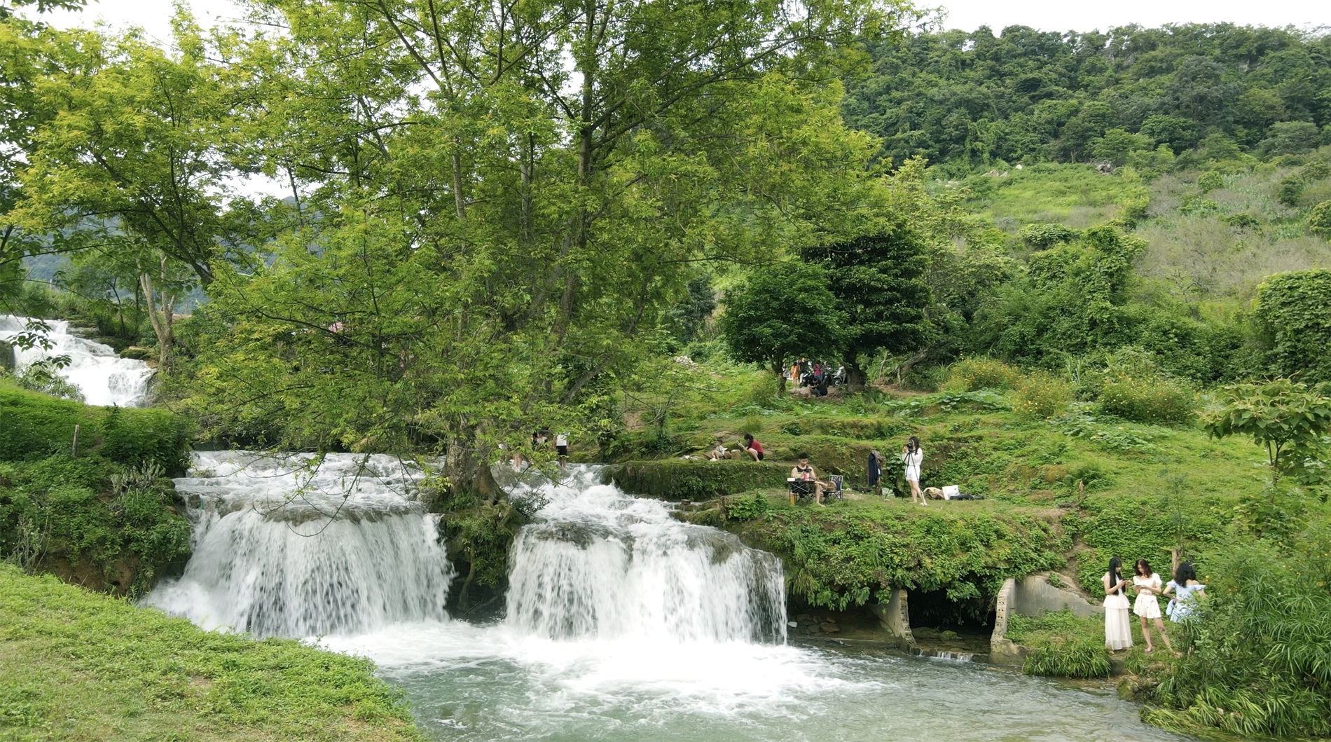 Suối tự nhiên ẩn mình giữa Mộc Châu, khách chơi thả ga không tốn tiền-1
