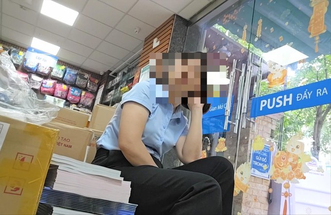 Ai hưởng phí phát hành bán sách giáo khoa?-1