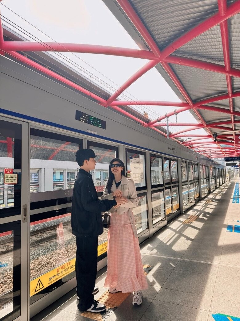 2 sao nữ tên Quỳnh Anh: Đều từng đổ vỡ hôn nhân, có con 12 tuổi sở hữu chiều cao khủng-8