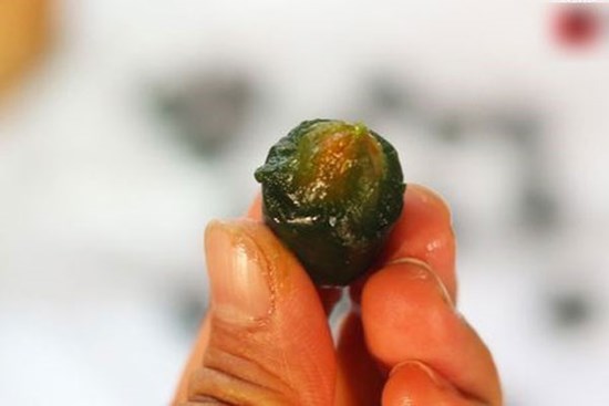 Quả đặc sản toàn hạt, nhỏ bằng ngón tay cái, bán là hái ra tiền nhưng cực khó tìm