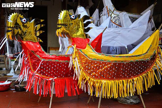 Nhà lầu, ô tô, điện thoại IPhone gấp rút sản xuất cho cõi âm kịp rằm tháng 7-10