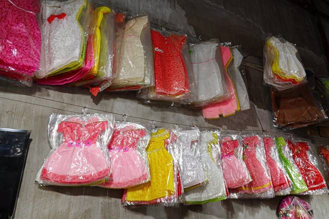 Nhà lầu, ô tô, điện thoại IPhone gấp rút sản xuất cho cõi âm kịp rằm tháng 7-12