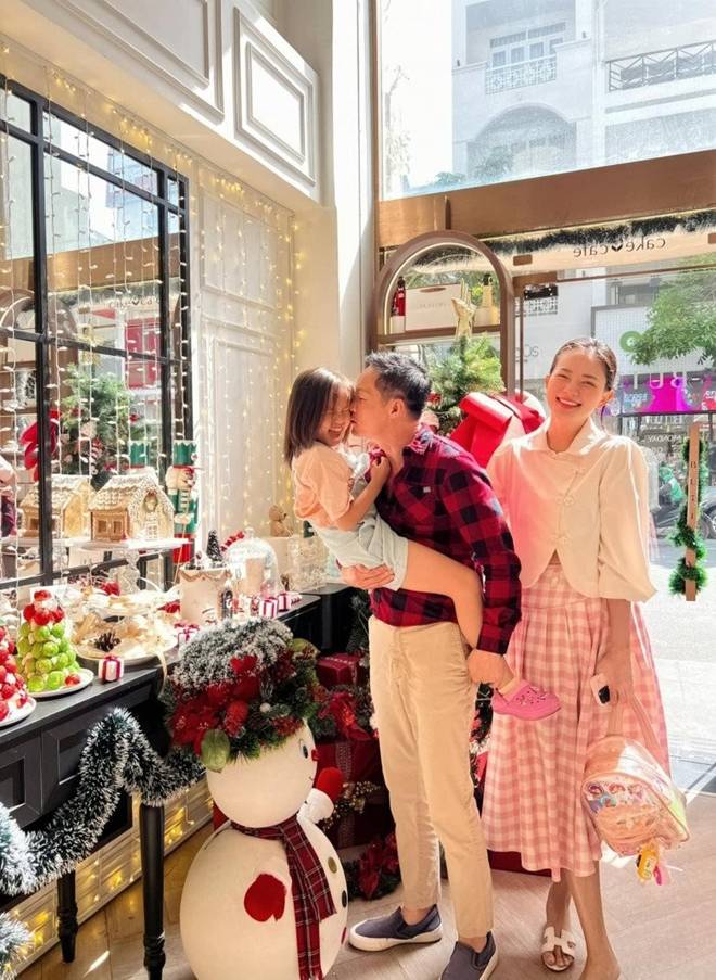 Con gái Phan Như Thảo xinh đẹp như thiên thần trong lễ rửa tội, tự quyết định vào đạo của bố đại gia-8