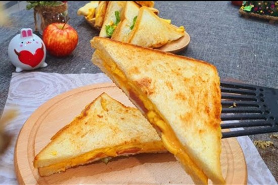 Hướng dẫn làm bánh mỳ bơ trứng thơm ngậy