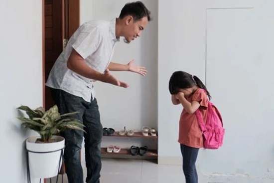 Dấu hiệu nhận diện cha mẹ có EQ thấp