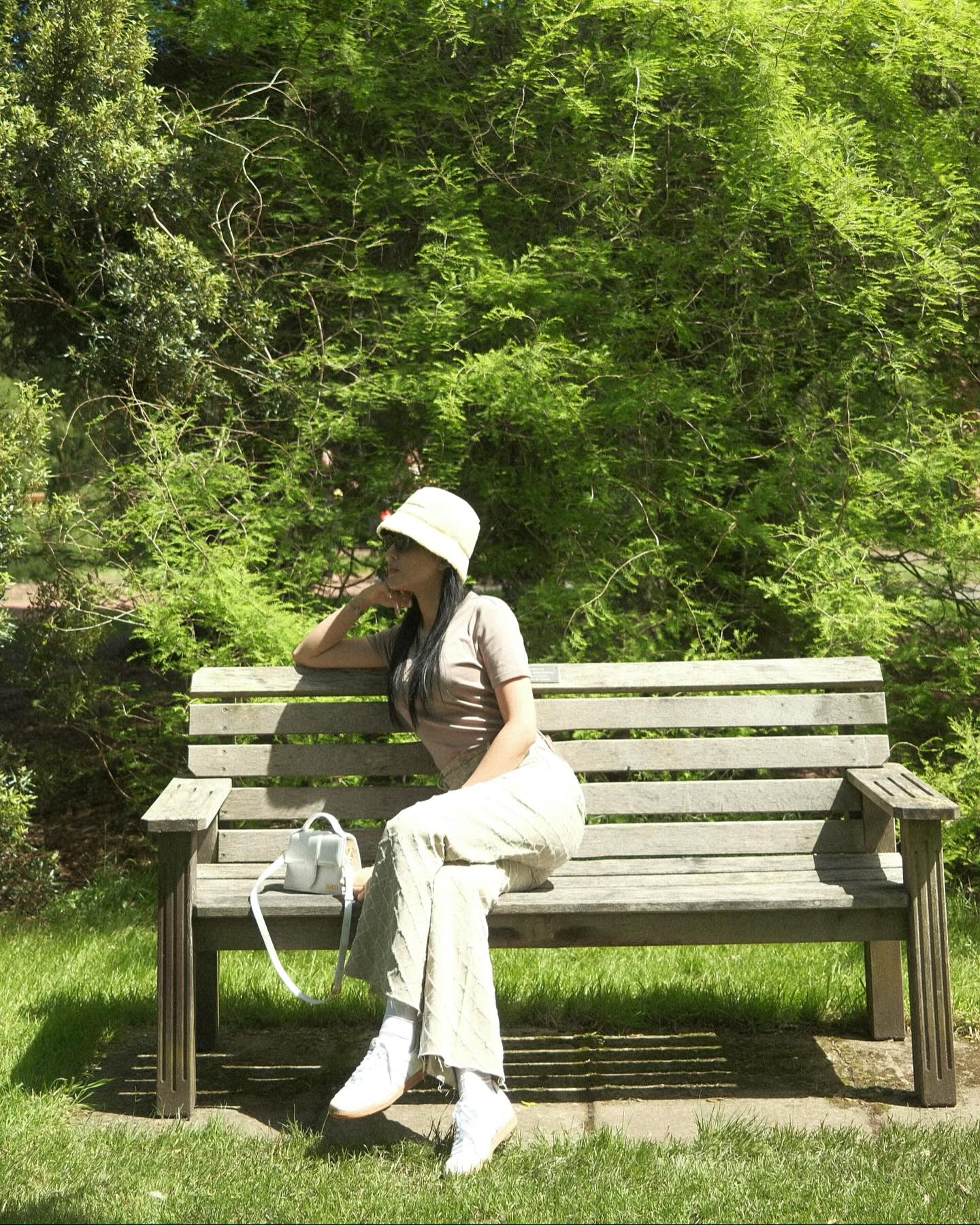 Nàng Á hậu chỉ diện trang phục màu trung tính đi du lịch mà vẫn nổi bật, ăn ảnh-4