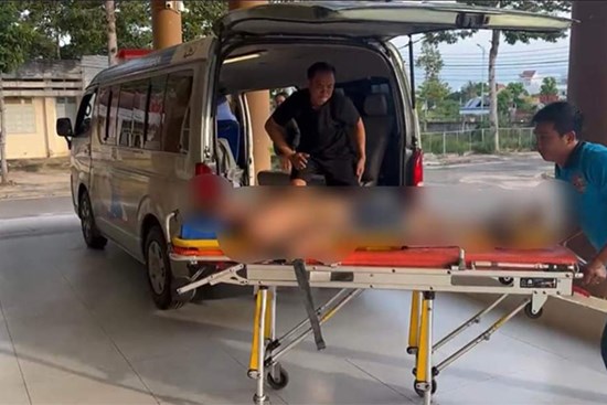 Người đàn ông tử vong khi bơi cứu con ruột và cháu bị sóng biển đánh ra xa bờ