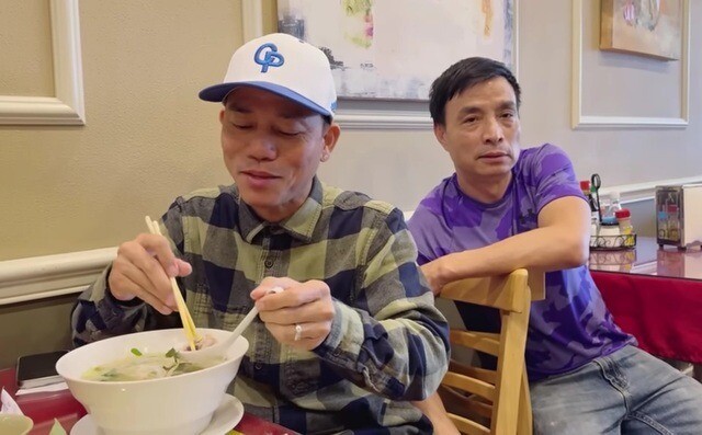 Bố ruột Xuân Mai bị đồn mở quán phở chửi ở Mỹ, tiết lộ khả năng đặc biệt để kiếm gần 200 triệu mỗi tháng-2