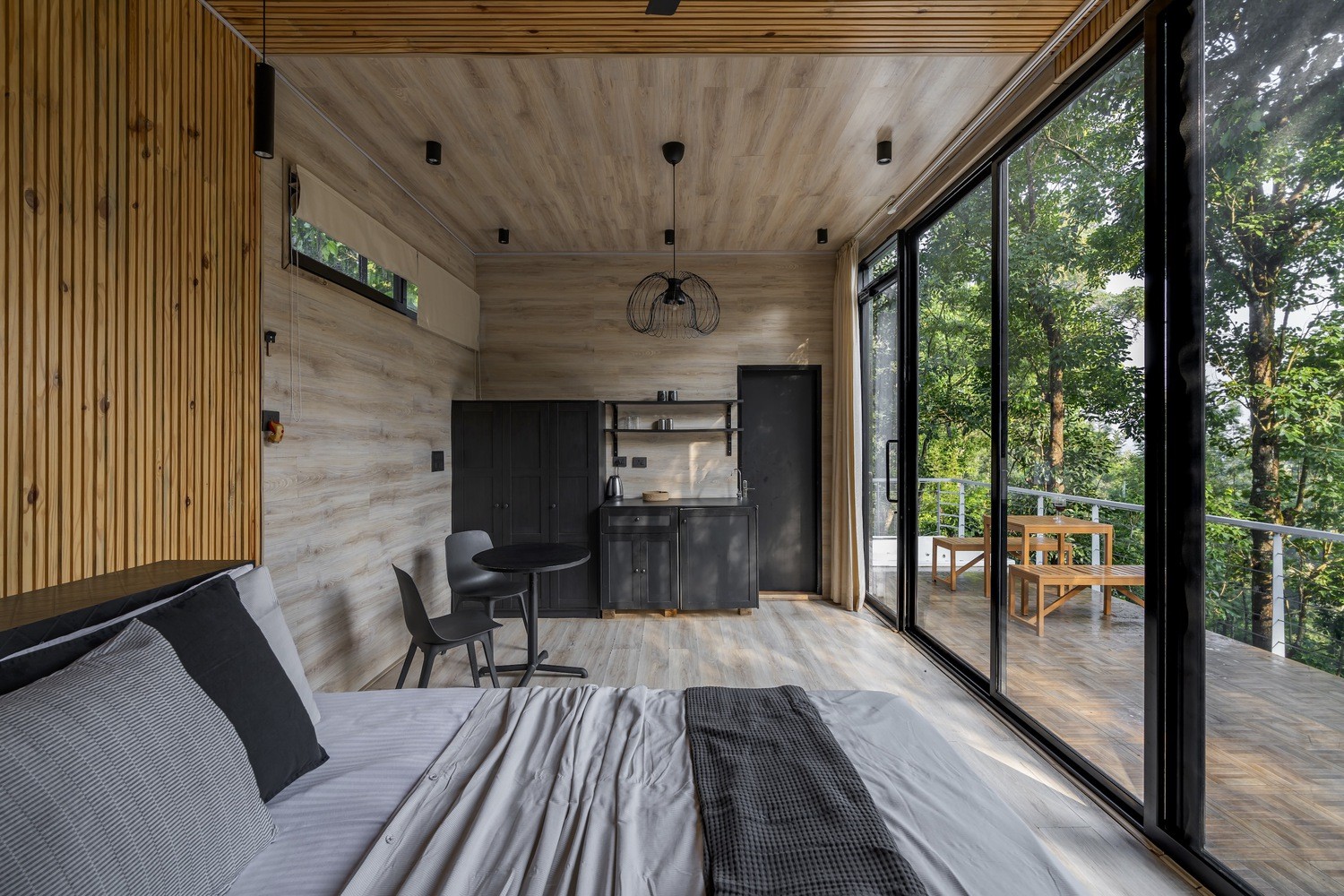 Khám phá nhà kính độc lạ giữa núi rừng-7