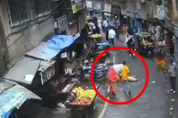 Bé gái 4 tháng tuổi suýt chết vì uống xăng do bố mẹ mâu thuẫn-2