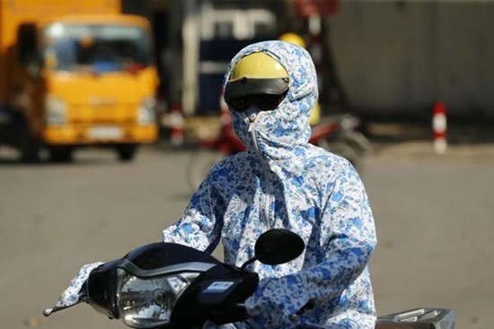 Miền Bắc nắng nóng gay gắt trước khi đón mưa lớn