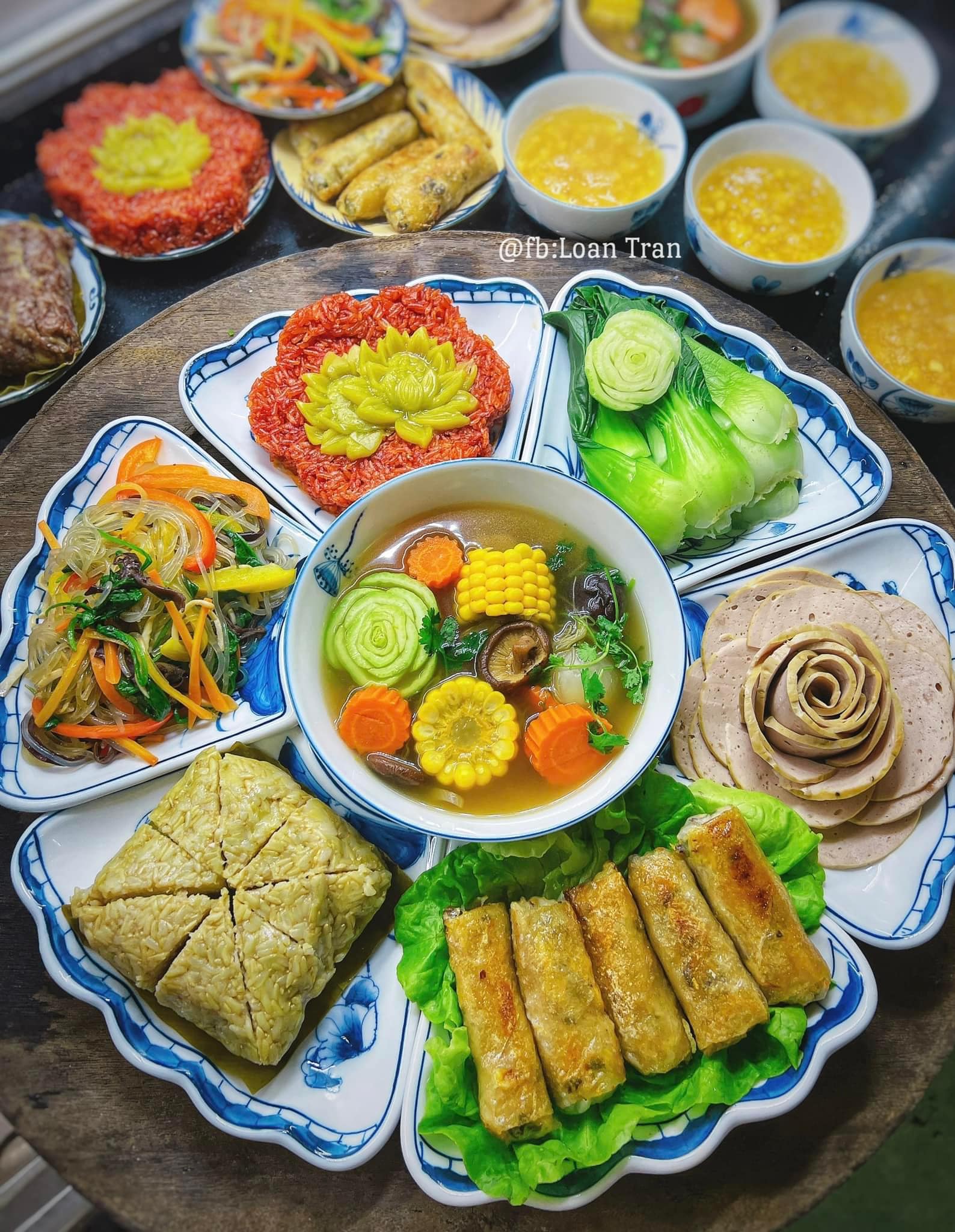 Sắp rằm tháng 7, tổng hợp những mâm cơm cúng hiện đại của các chị em ai cũng phải thốt lên khen ngợi!-4