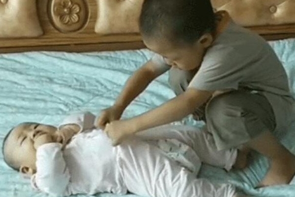 Định phạt con điểm kém, ông bố đổi ý khi chứng kiến cảnh ở lớp học-2