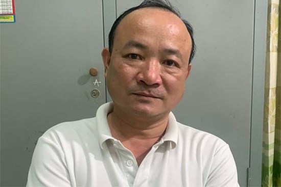 Lai lịch bất ngờ người đàn ông đập kính xe, bắt tài xế quỳ xin lỗi ở Bình Dương