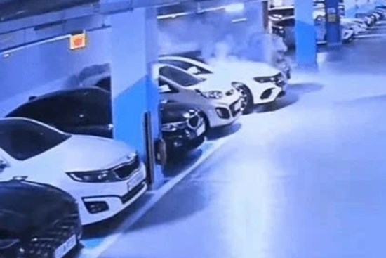 Hàn Quốc họp khẩn cấp sau vụ cháy xe điện Mercedes EQE
