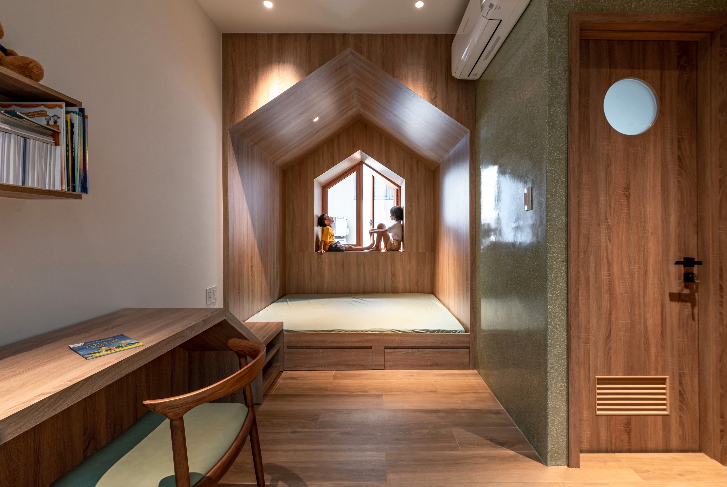 Nhà thông tầng cho gia đình có trẻ nhỏ-12