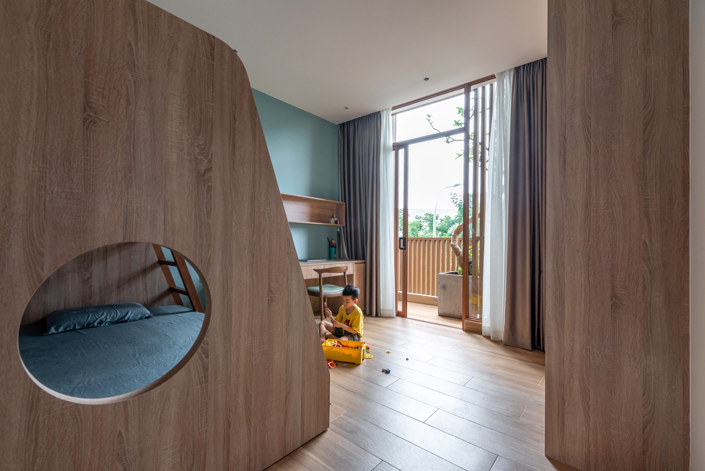 Nhà thông tầng cho gia đình có trẻ nhỏ-13