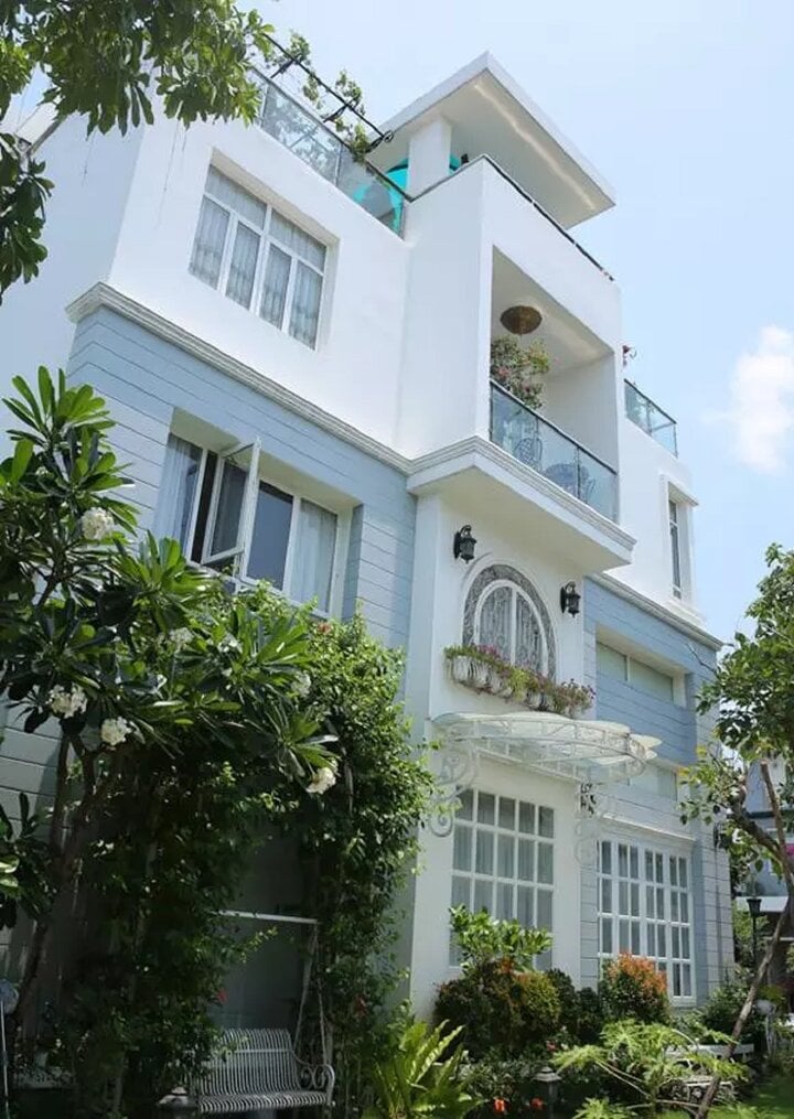 Bất ngờ với khả năng cắm hoa siêu đỉnh của chồng Thúy Hạnh trong biệt thự hạng sang-11