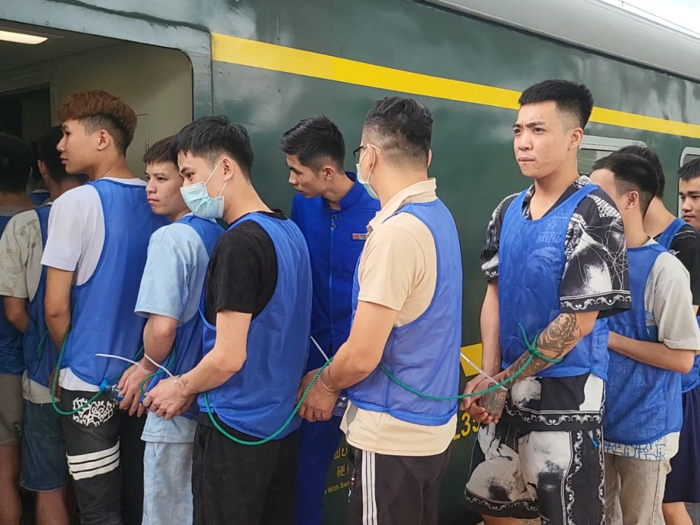 Nghẹt thở quá trình bắt giữ, di lý 155 đối tượng lừa đảo ở Tam giác vàng-3