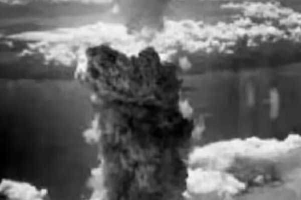 Hai máy bay của Pháp đâm nhau giữa trời-2