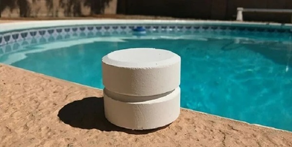 Xuống bể bơi, cô gái sốc khi tóc bỗng hóa xanh: Thủ phạm bất ngờ-2